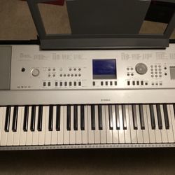 Yamaha DGX640 Portable grand