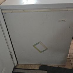 Chest Freezer 80  N Upright Frezzer  130