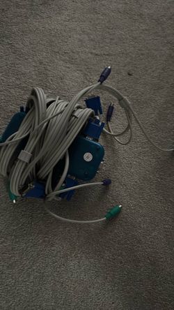 KVM Switch with VGA and PS/2 Cables