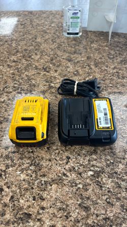 Tools battery charger Dewalt dcb107