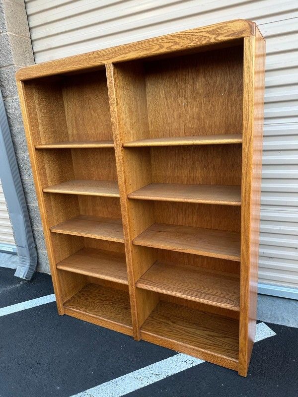 Double bookcase with adjustable shelves/librero doble con repisas ajustables