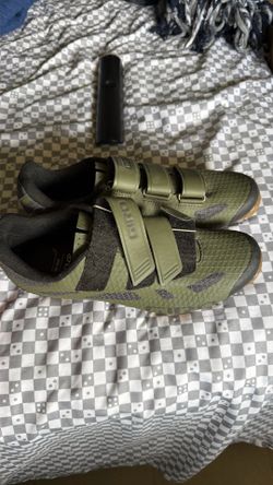Mountain bike shoes
