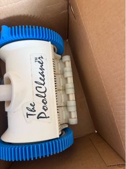 Swimming pool vacuum