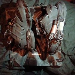 Brand New Balenciaga Tracks no Led no box comes with bag size 8 Men 