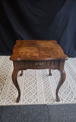 Single drawer end table / side table