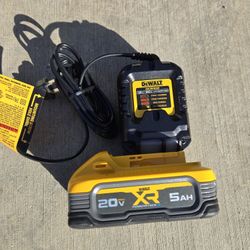 Dewalt 20v Power Stack Battery 5.0 Ah XR And Charger Brand New 