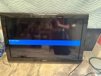 2010 Toshiba TV 46 inches