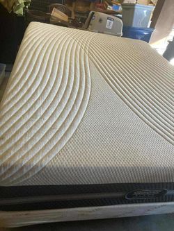 Tempur-Pedic Queen Size Adjustable Bed With Massage Remote