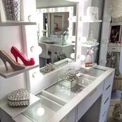 Vanity new excellent quality