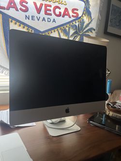 Mac Desktop With Mouse And Keyboard