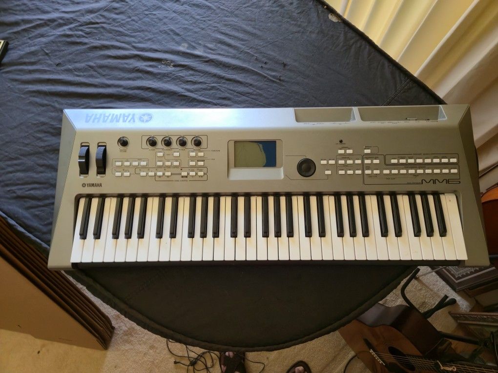 Yamaha MM6 Music Synthesizer