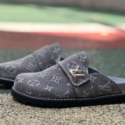 lv clogs (gray)
