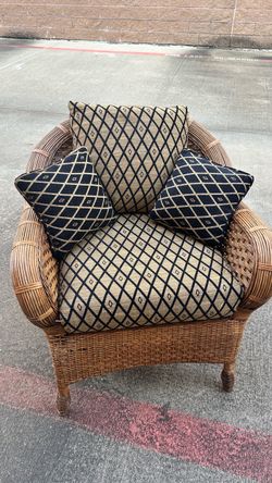 Vintage Wicker Brown Patio Lounge Chair w/cushion +Pillows