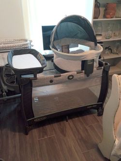 Graco pack 'n Play Travel Dome DLX playard Astin
