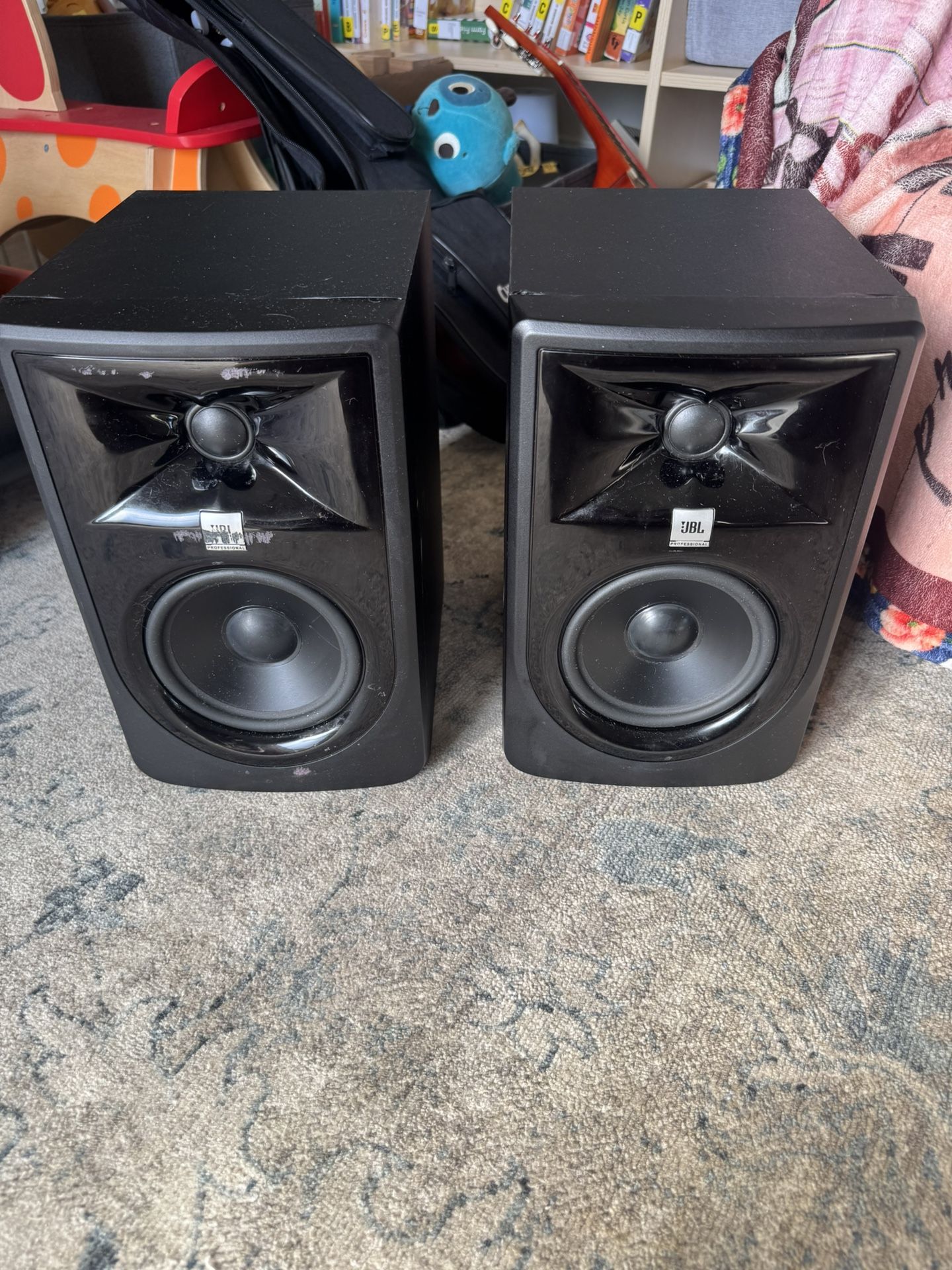 JBL 305 STUDIO MONITORS.