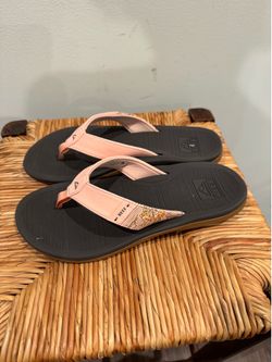 Reef Women's Pink Strap Black Footbed Sandals with Floral Accent size 8