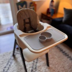 Low Profile High Chair with Silicone Mats