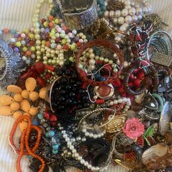 More Then 15 Lb Wearable jewelry’s Mostly Vintage