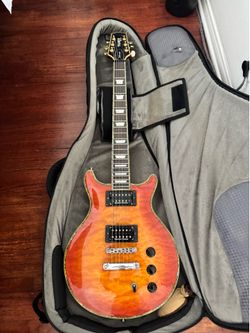 Gibson-style Hamer sunburst electric guitar with mono soft carrying case