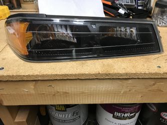 2008 GMC Canyon Corner Light with amber bulbs OEM