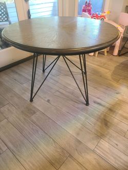 Kitchen table round