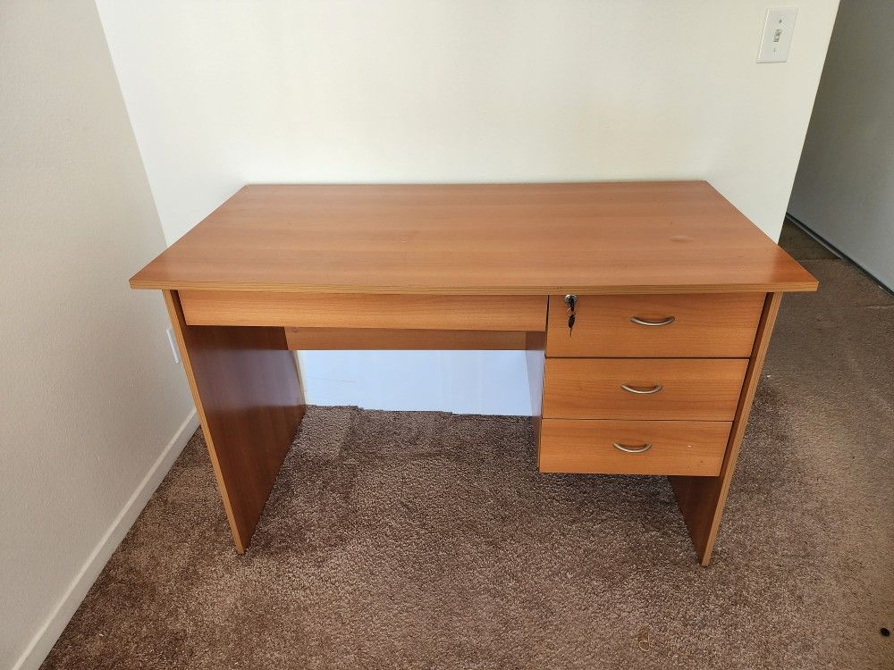 Wooden Classic Office Desk With 4 Drawer.