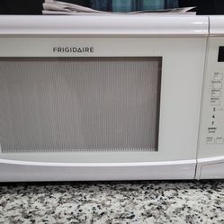 Countertop Frigidaire Microwave Oven White