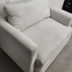 Oversized Swivel Chair – Great Condition!