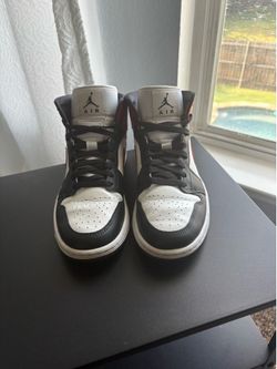 Air Jordan 1 Mid “Chicago/Black Toe