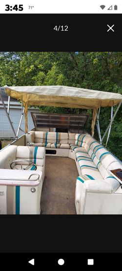 24' Pontoon boat