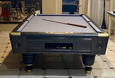 : Custom 9-Ft Regulation Pool Table – Solid Hardwood & 3-Piece Heavy Slate