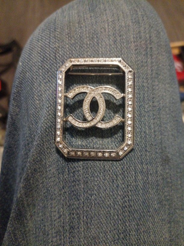 CHANEL Brooch