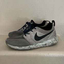 Nike Roshe Shoes! Adult Size 8!