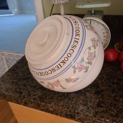 Vintage Cookie Jar Farmhouse Ironstone Blue Mauve Floral Round Canister Bowl Shabbychic 
70s