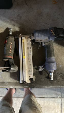 Air nailing gun normal use good condition Air nailing gun normal use good condition