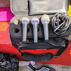 Shure Microphones With 12 Mic Casing 