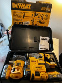 20V MAX XR Brushless 1-1/8 in. SDS Plus L-Shape Rotary Hammer with Dust Extractor and (2) 20V 6.0Ah Batteries
