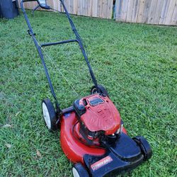 Troy Bilt Briggs & Stratton 22 Inch Self Propelled Mower