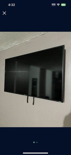 smart tv 36inchs in excellent condition universal remote control $100 