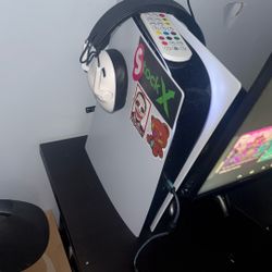 PS5 & GAMING MONITOR FOR SALE WILL COME WITH 3 CONTROLLERS AS WELL GREAT CONDITION!!
