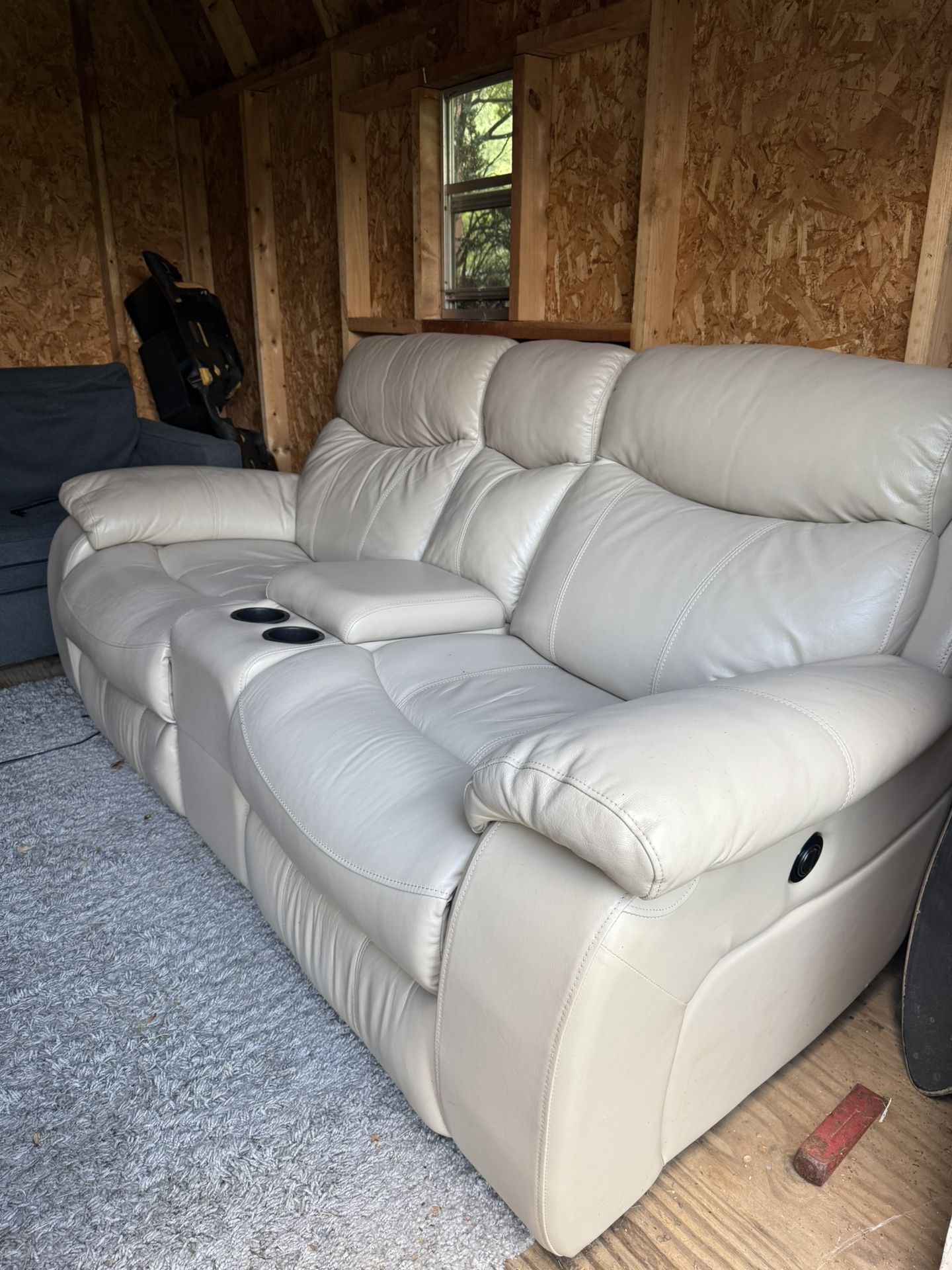 Tan Recliner Couch - Delivery🚚
