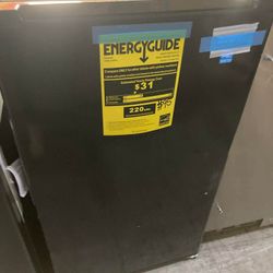 Avanti Compact Refrigerator 