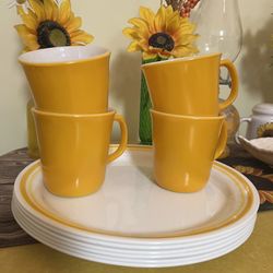 Vintage Corelle 6 Plates & 4 Cups