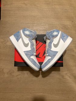 Jordan 1 hyper royal (Size 5.5)