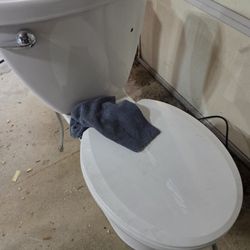 Mini Fridge 2 Desks Tiolet