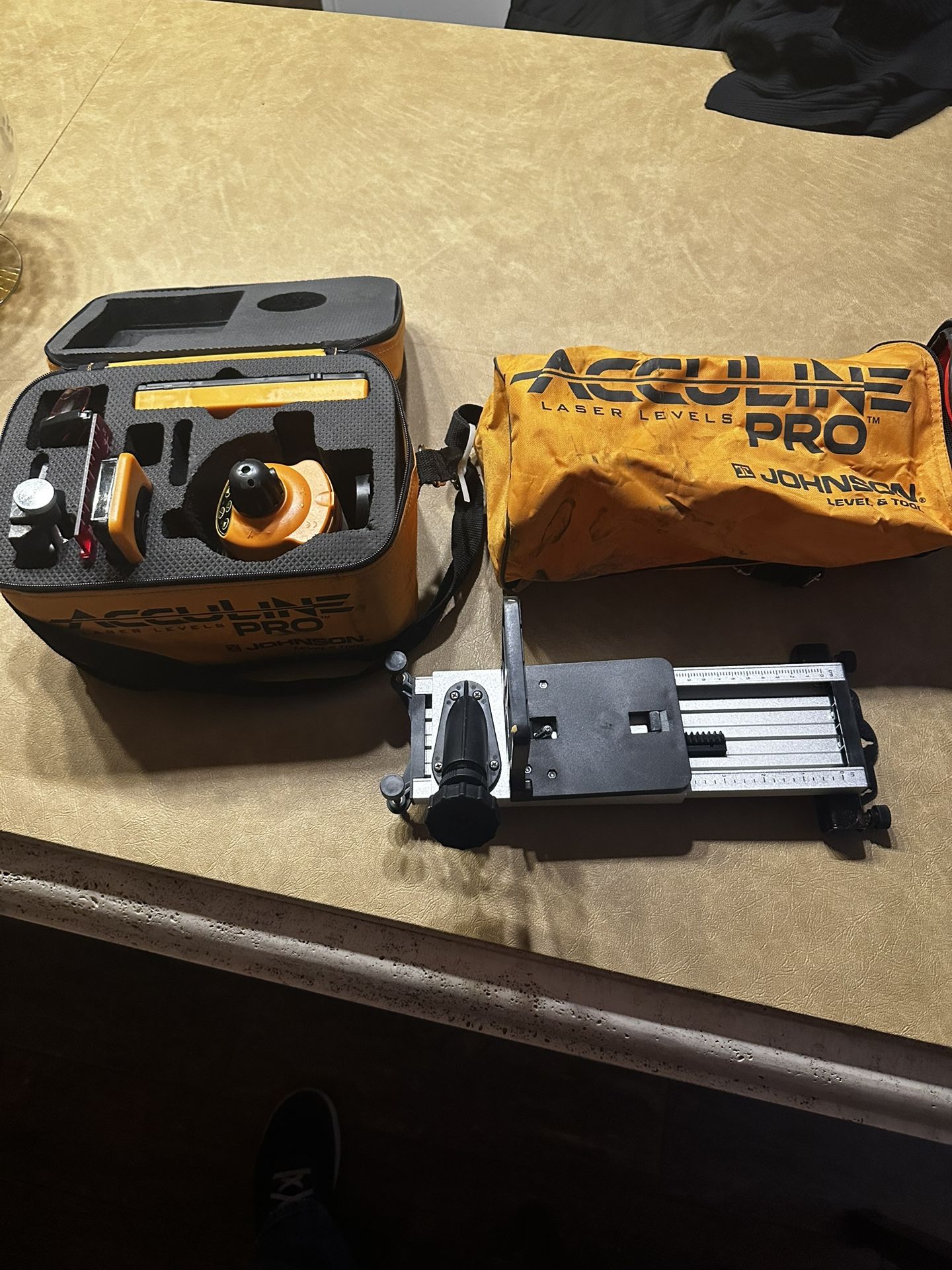 Laser leveler