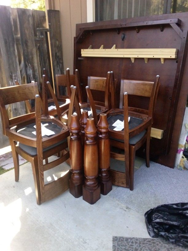 DINING TABLE & 8 CHAIRS