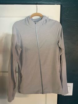 Mens Lululemon light grey hoodie - medium