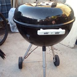 Weber Charcoal Grill 22imch BBQ with Wheels