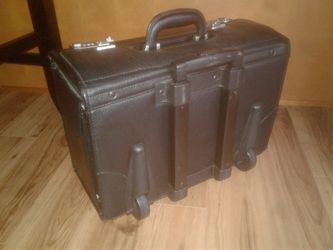 Rolling briefcase